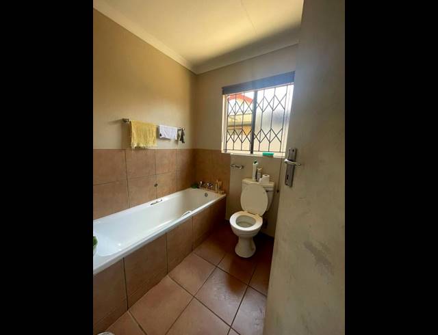 1 BEDROOM HOUSE FOR SALE IN PROTEA GLEN